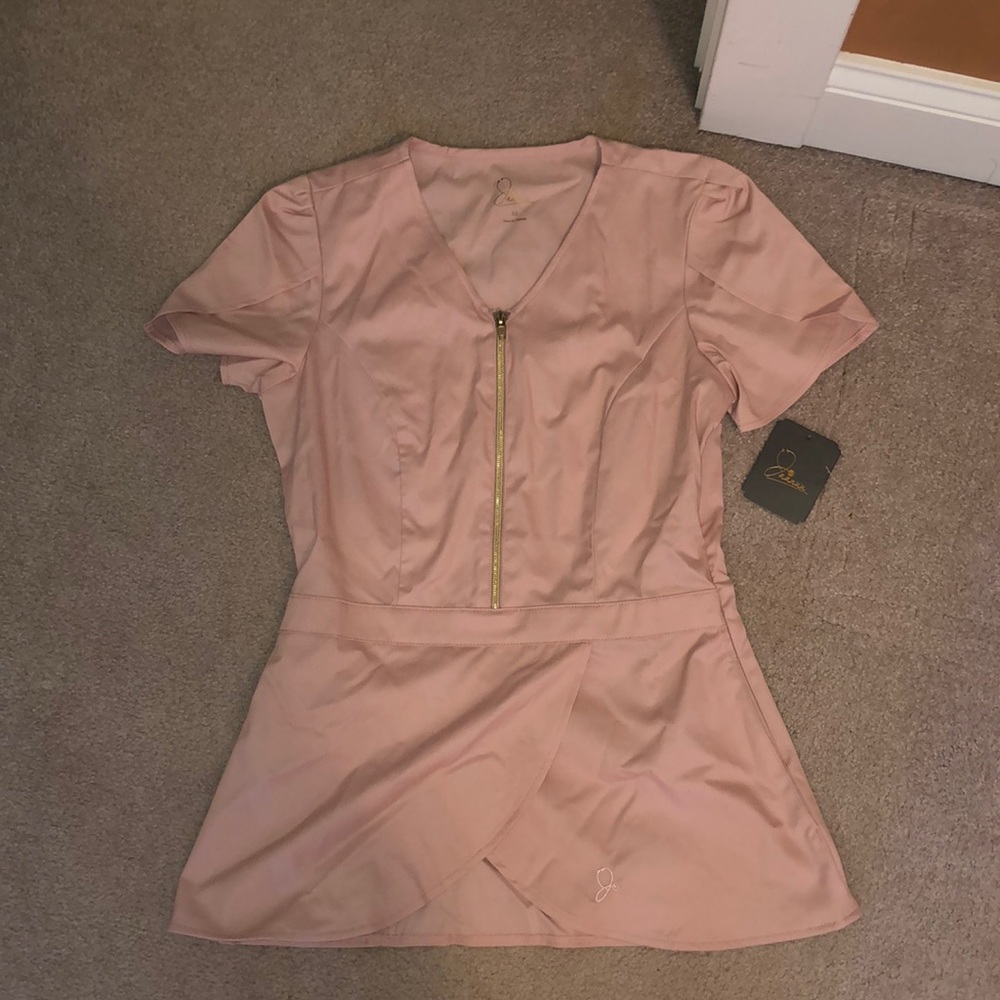 Jaanuu Peplum Scrub Top!!